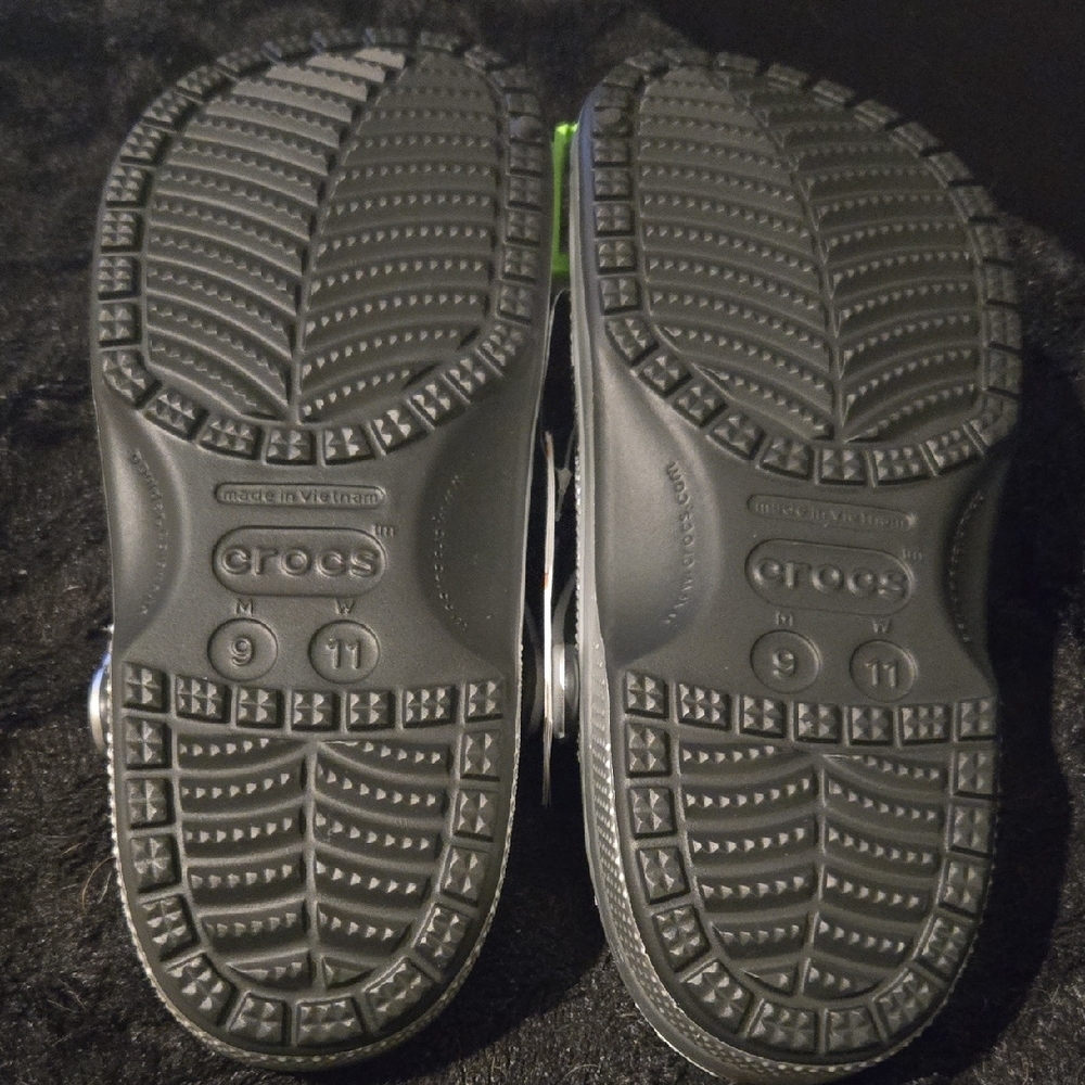CROCS Classic Metallic Silver Clog - Picture 7 of 7
